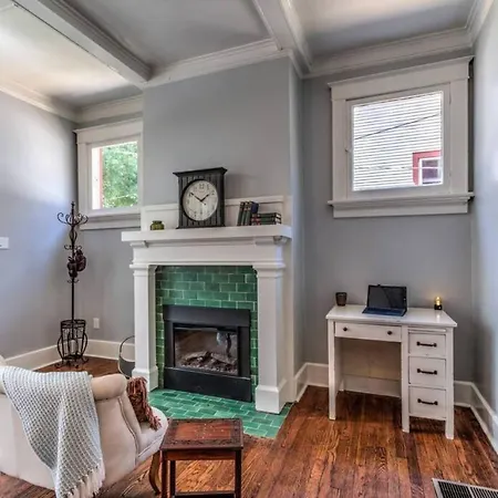 Elegant Colonial With Lovely Details And Character Memphis Extérieur photo