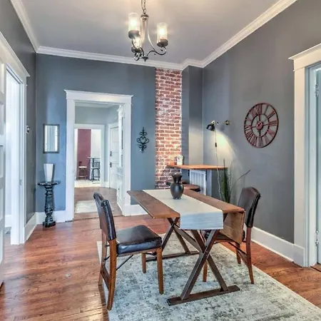 Elegant Colonial With Lovely Details And Character Memphis Extérieur photo