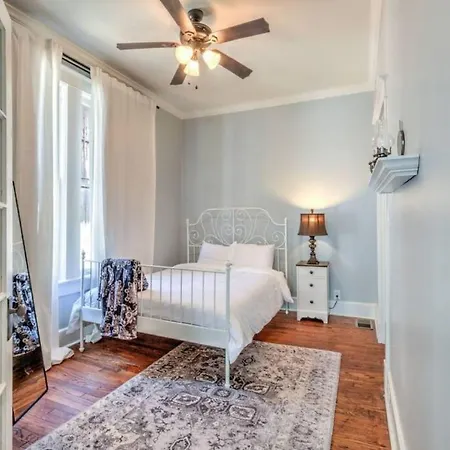 Elegant Colonial With Lovely Details And Character Memphis Extérieur photo