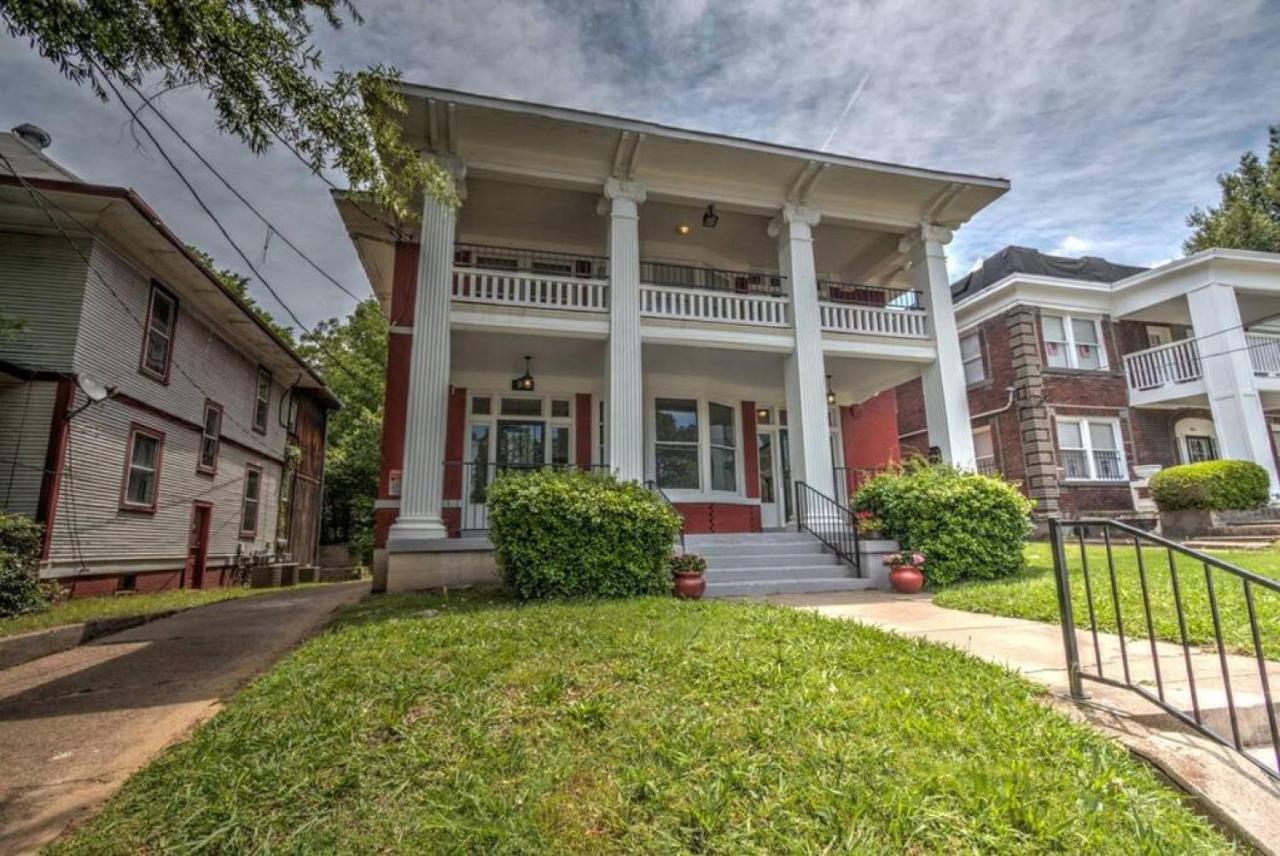 Appartement Elegant Colonial With Lovely Details And Character Memphis