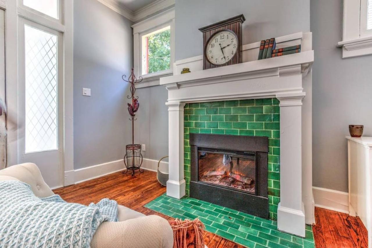 Appartement Elegant Colonial With Lovely Details And Character *