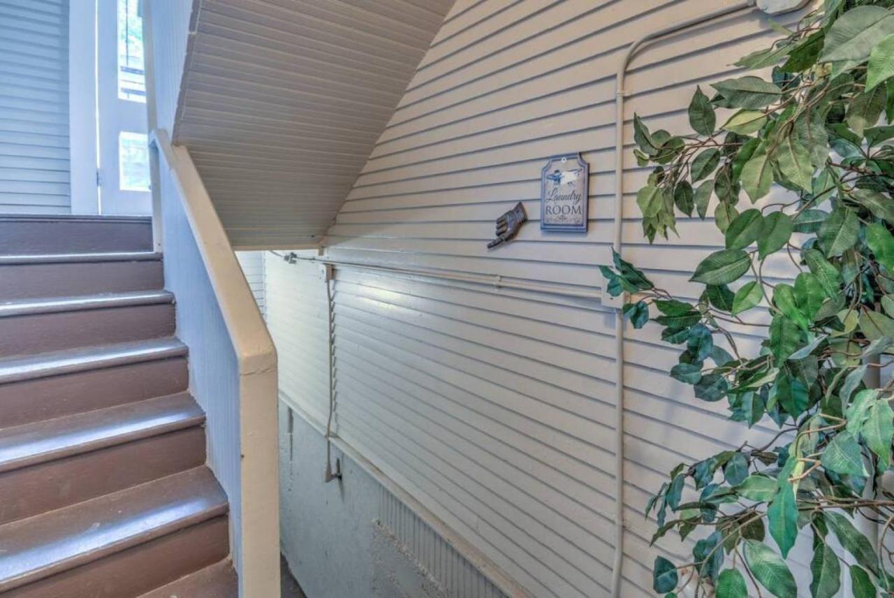 Elegant Colonial With Lovely Details And Character * Memphis